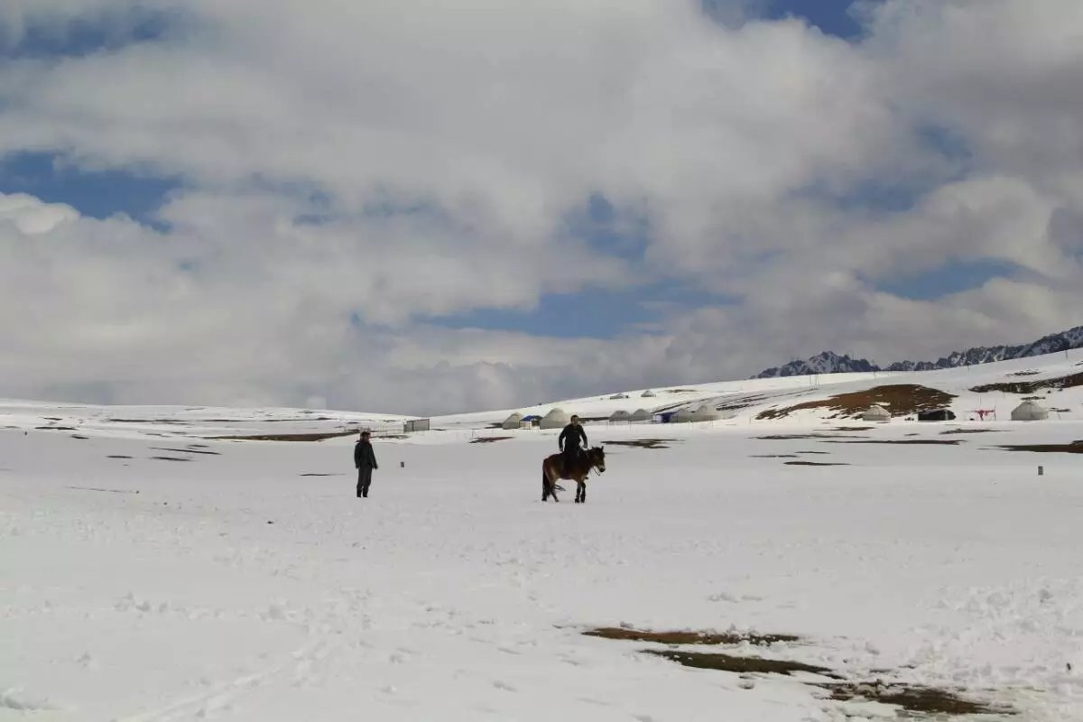 新疆天山大峡谷—天光云影共徘徊