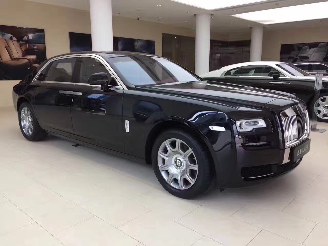 古斯特标准版多长_2013年劳斯莱斯古斯特加长版 多少钱 - 阜阳汽车网