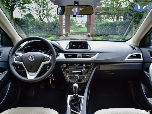 长安悦翔v7的价格及图片 或售价为6.89万元起售