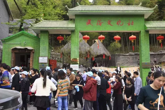 清明小长假 河南西九华山游客爆棚