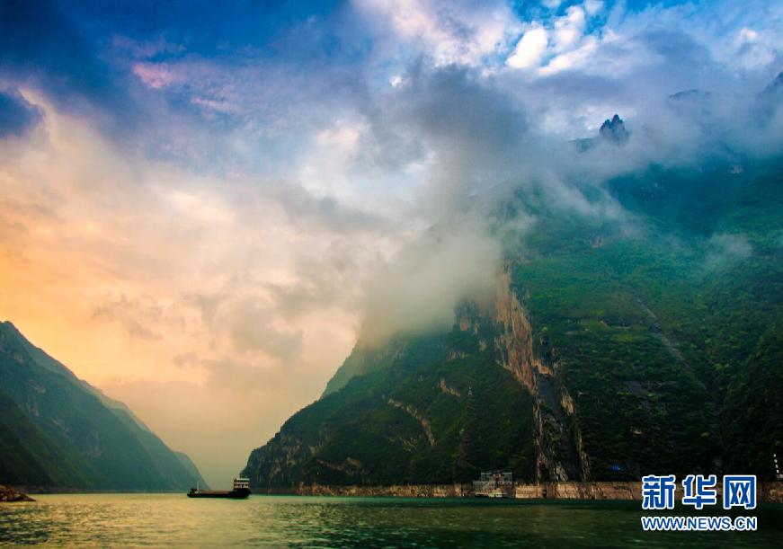 除却巫山不是云 长江三峡巫山境内现烟雨巫峡美景