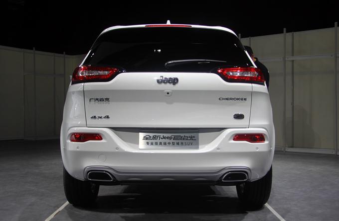 上海车展探馆广汽菲克:全新jeep自由光等闪亮登场