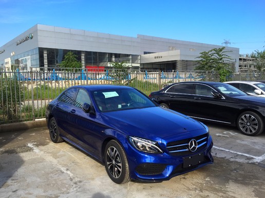 amg轮毂 四出排气,4万元打造最骚配色奔驰c200改装清单