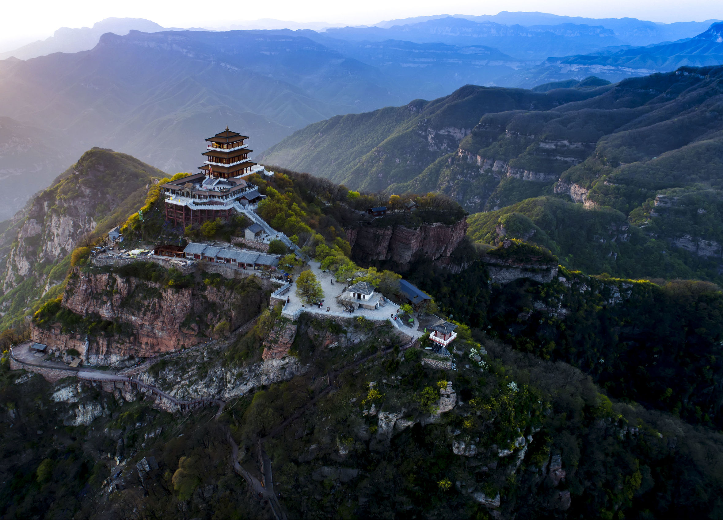 的愚公移山故事……两千多年前的大轵国石缝村被太行山,王屋山围困