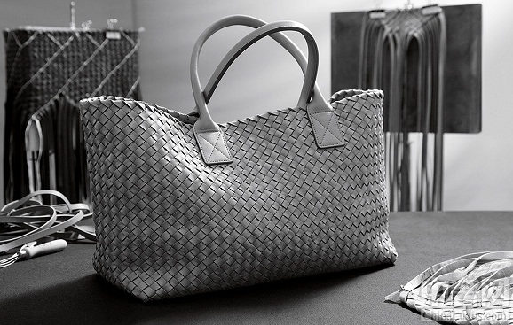 Bottega Veneta 50周年 推出限量版手袋