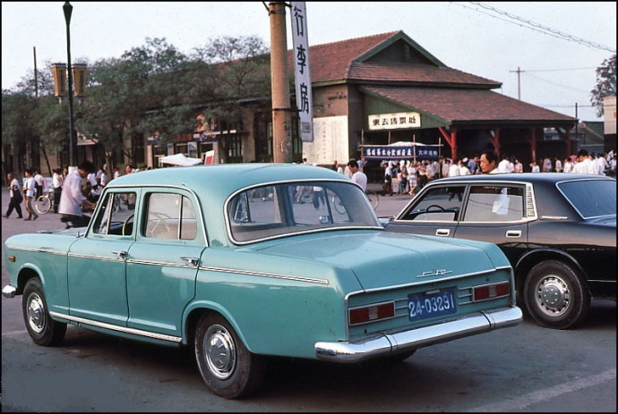 中国80年代汽车的一组老照片,当年的"奢侈品"