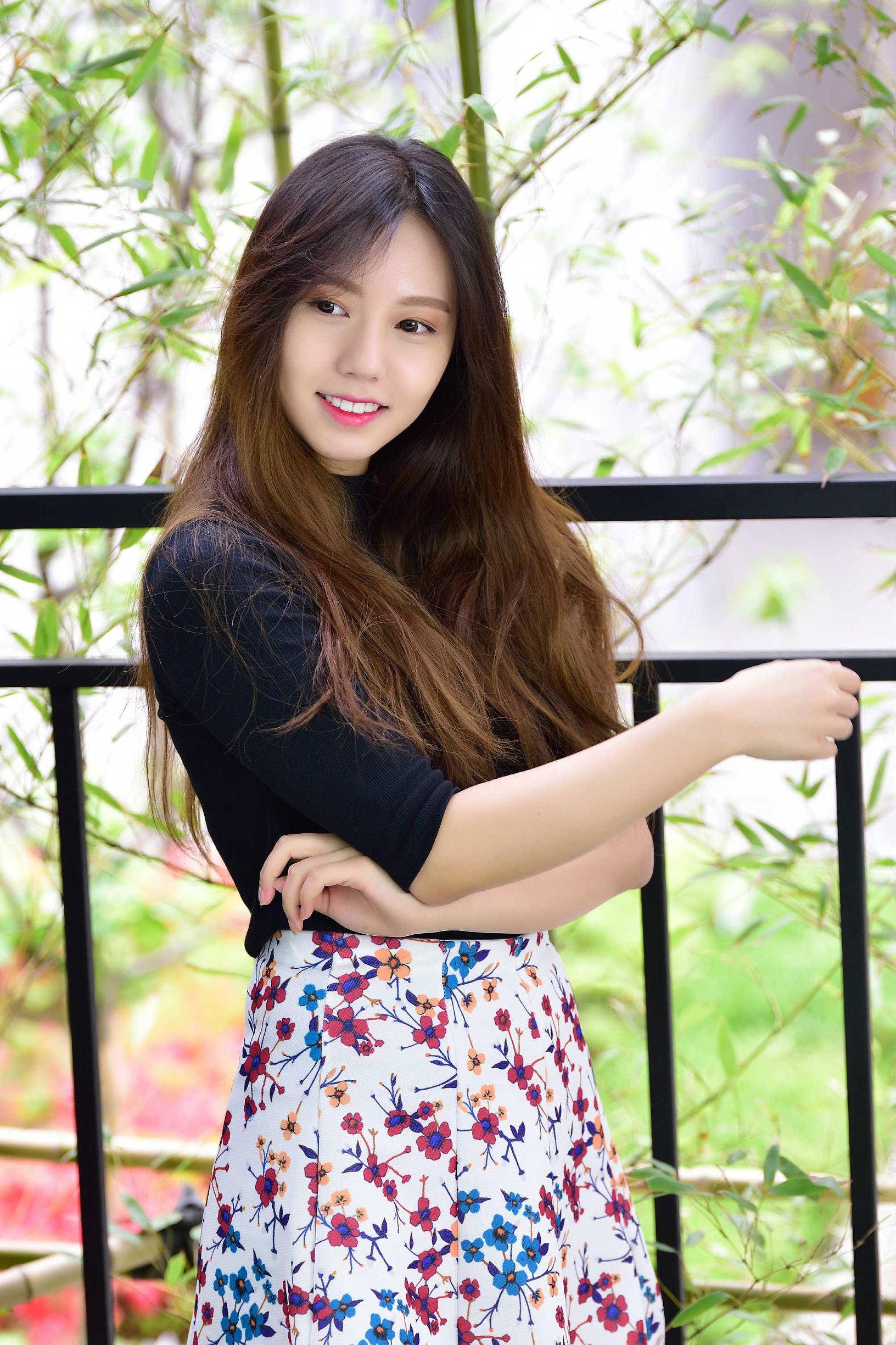 明眸皓齿,雅娴美丽