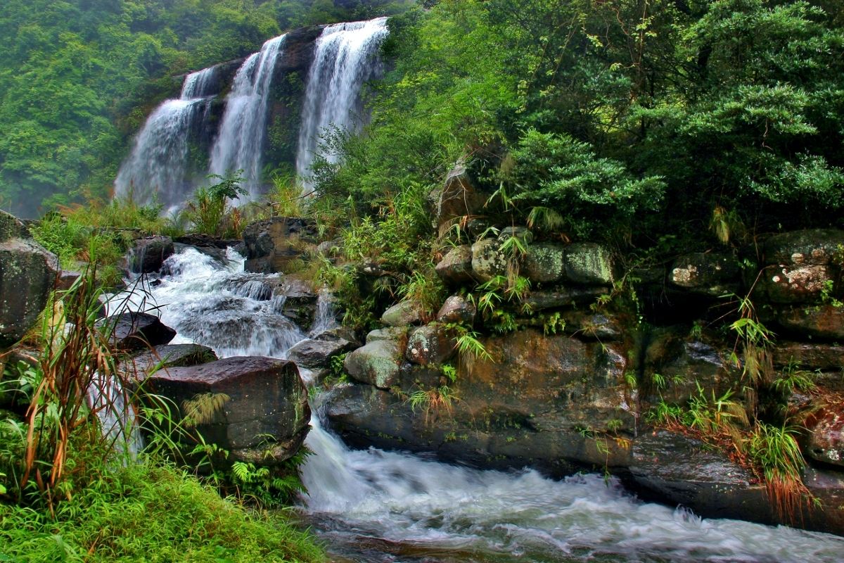 其位于普宁市洪阳镇区东南,为清朝广东水师提督方耀府第,始建于清代