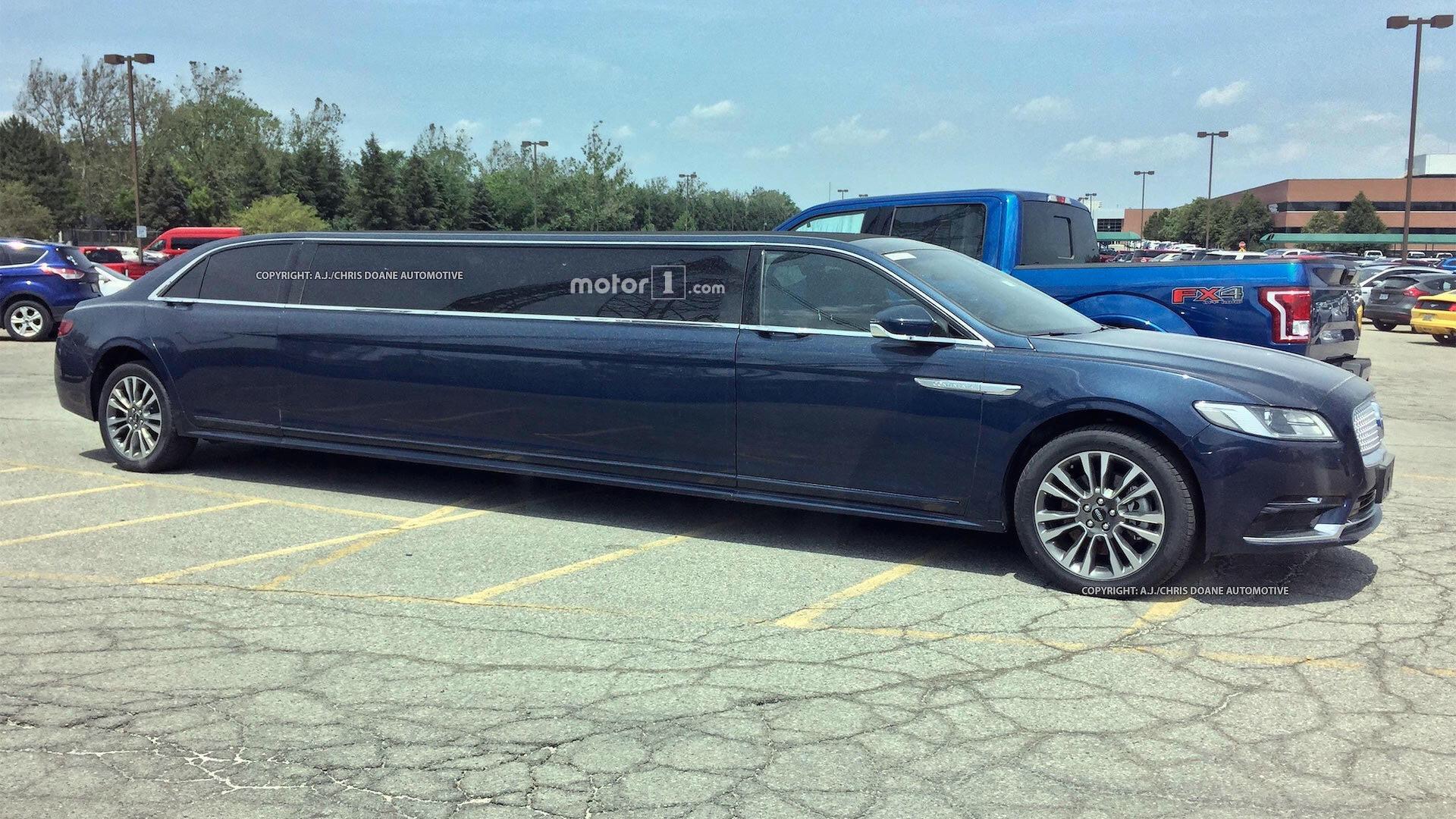 加长林肯新款上市!还记得小时候那结婚头车吗?