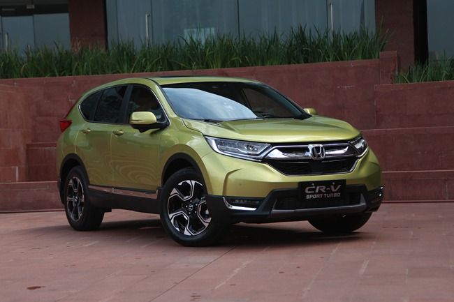 外观方面,全新cr-v与海外版车型的外观设计基本保持一致,前脸采用了