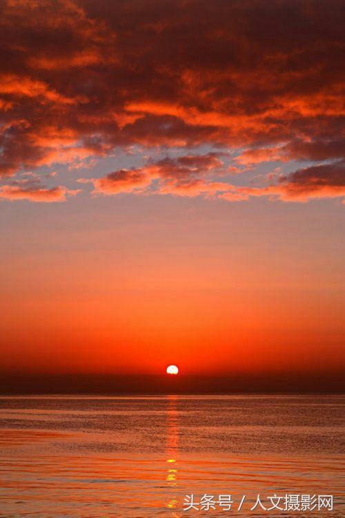 旭日东升霞光万丈日月争辉下一句是什么