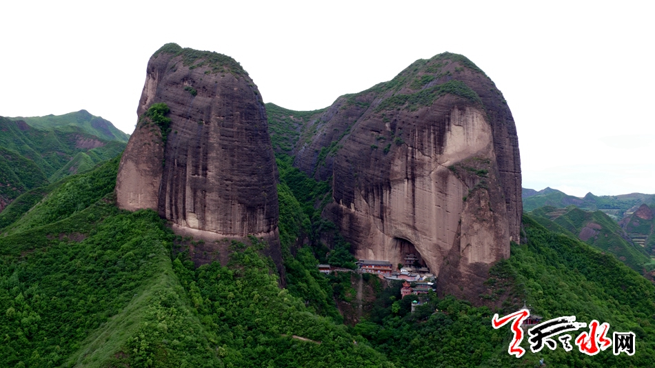 水帘洞洞天_美丽的水帘洞 - 成语词句网