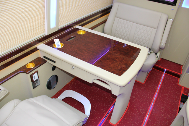 丰田考斯特coaster豪华内饰改装效果