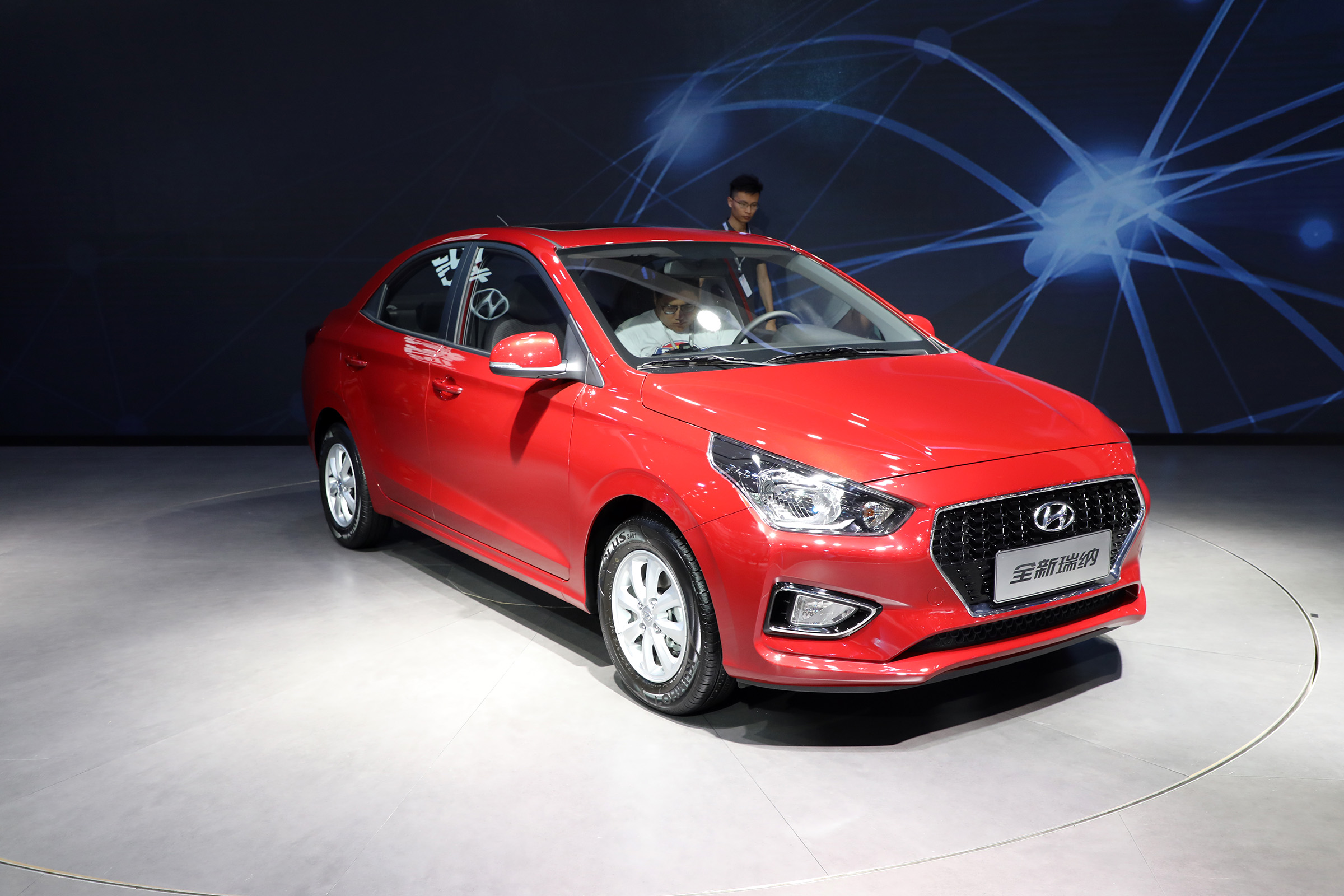 北京现代瑞纳2016款报价及图片欣赏_北京现代瑞纳汽车多少钱 - 阜阳