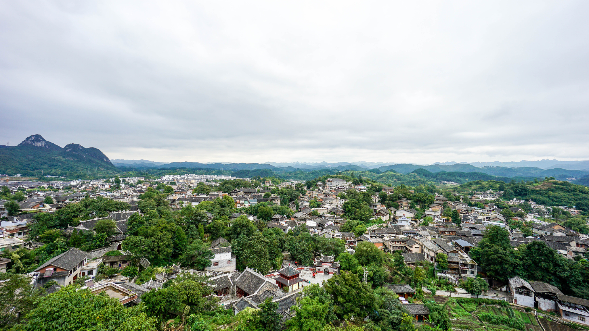 贵阳最近的旅游景点