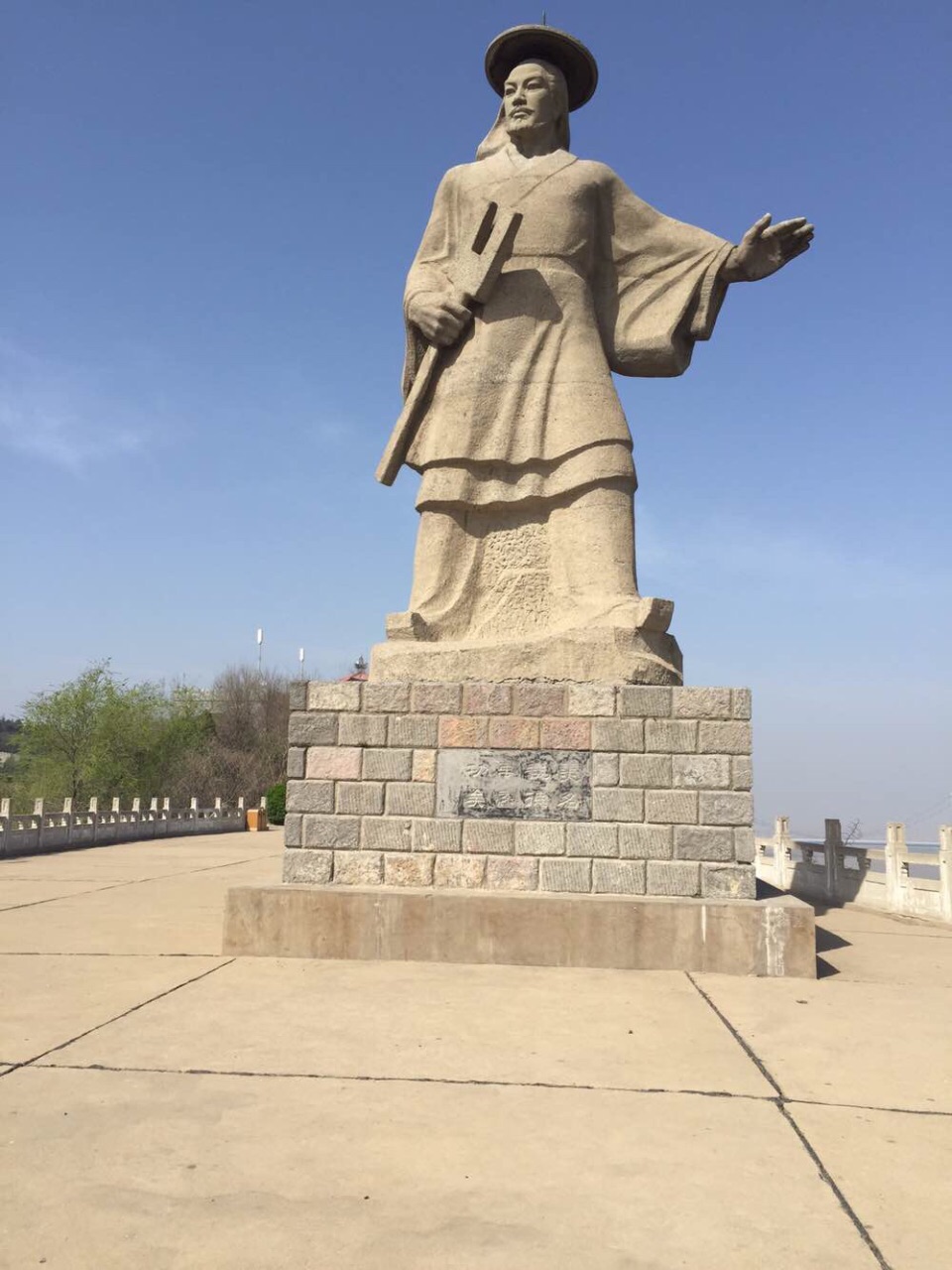 大禹塑像大禹像黄河滩地游乐对于内陆城市来说,来到这里可以体验漫步