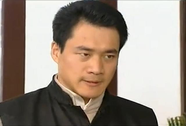 便是2001年丁海峰与梁小龙合作出演的电视剧 陈真后传>里他饰演的任天