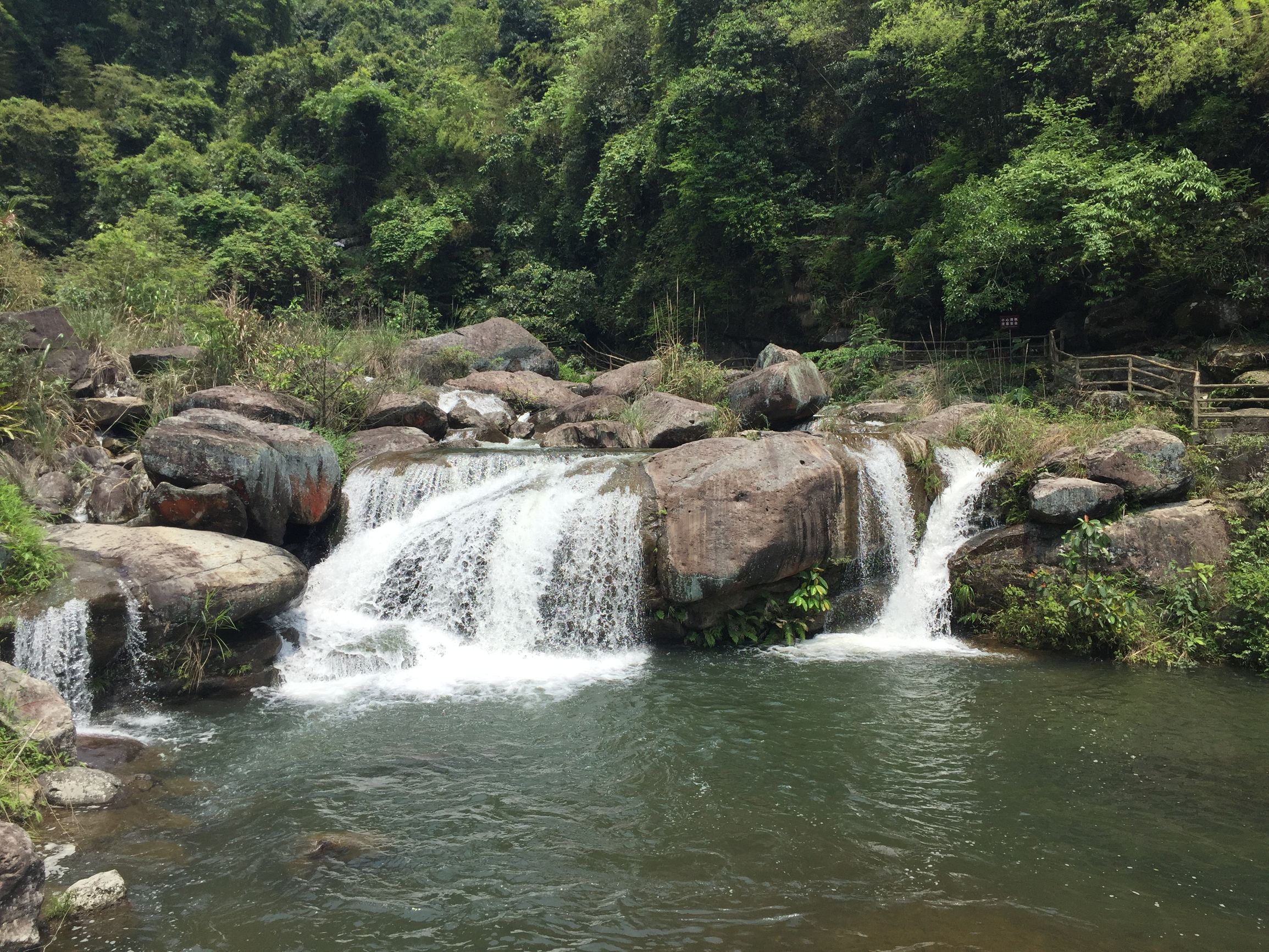 揭阳龙归寨瀑布景区_揭西黄满寨瀑布群 - 密云旅游