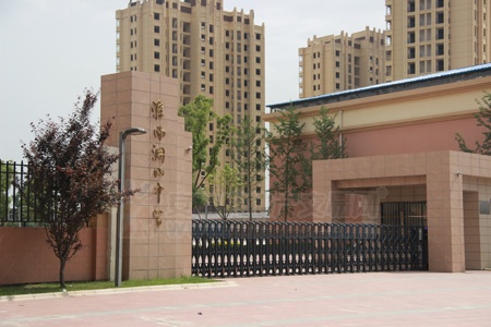 正在全力发展山南,淮师附小山南校区,广弘城校区及洞山中学泉山湖校区