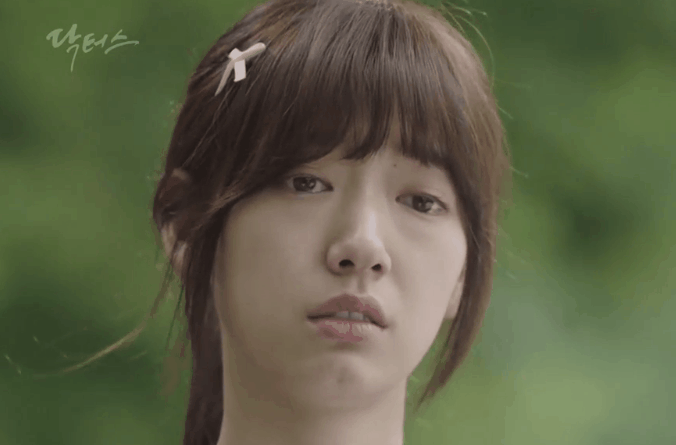 而朴信惠的哭戏,是最能够打动观众的一种.