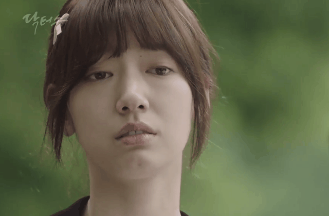 而朴信惠的哭戏,是最能够打动观众的一种.