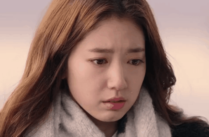 而朴信惠的哭戏,是最能够打动观众的一种.