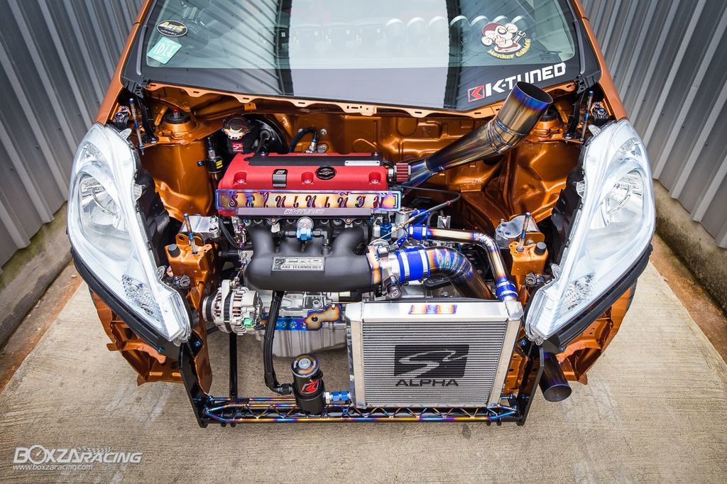 零部件都已经被拆除或者后移,整个机舱就已经有这副本田红头机器接管