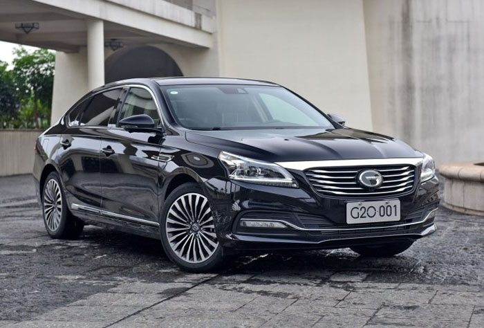 别再瞧不起国产车,这三款国产四座轿车后座豪华一点不输奔驰宝马