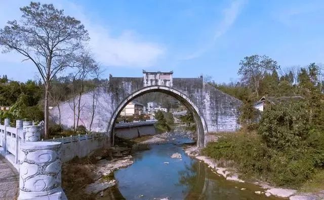 雙河溶洞雙河溶洞觸動味蕾特色美食蒜香排骨分享一波餐廳美食雙河客棧