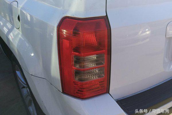 jeep自由光2015款_2012年jeep自由客现在值多少钱?
