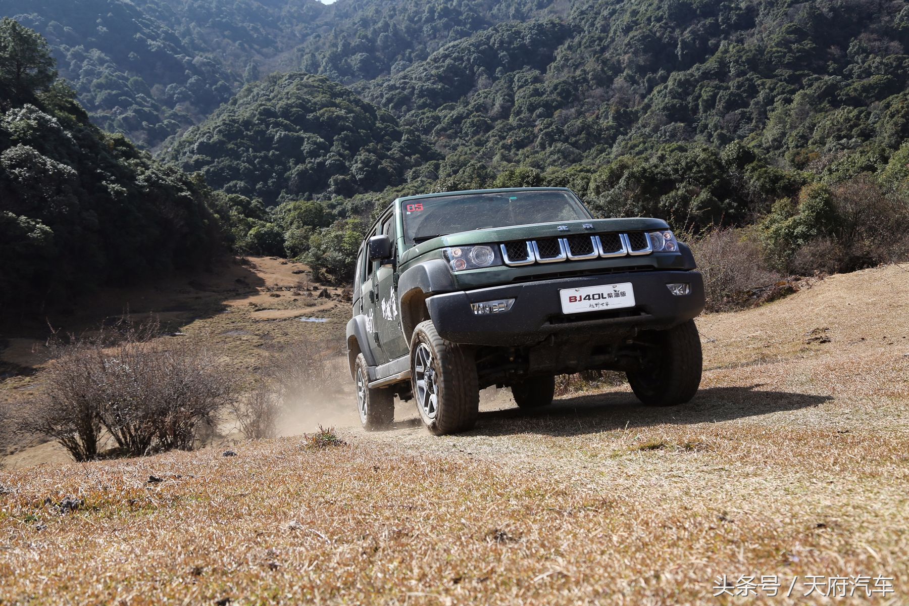 《战狼2》硬派越野—北京bj40柴油版成都盛国上市,售价15.99万元
