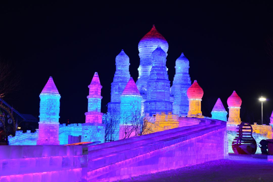 哈尔滨冬季旅游全攻略 带娃玩冰雪尽在万达冰灯大世界