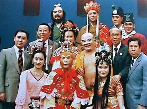 「历史上的2月1日」电视连续剧《西游记》全集播出