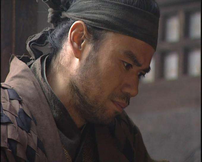 他在水浒中扮演阮小五,60岁还保持健硕身材