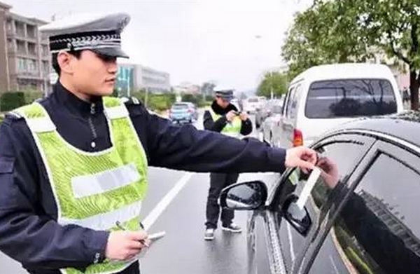 “禁止长时间停车”能停多久？会被罚款吗？