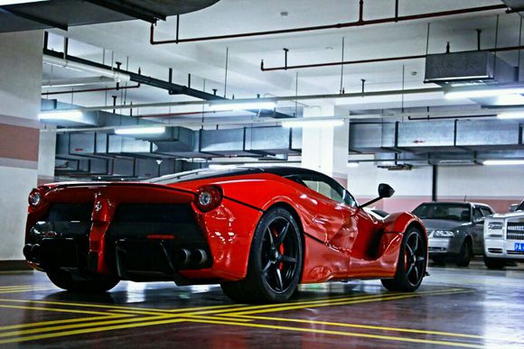 法拉利拉法laferrari还是红色的正点呀!