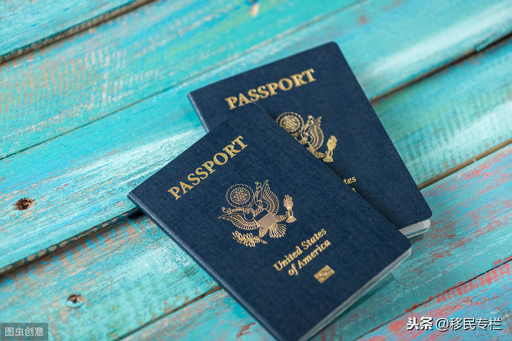 美国绿卡与美国护照的区别：绿卡只是一张没有期限的居住证