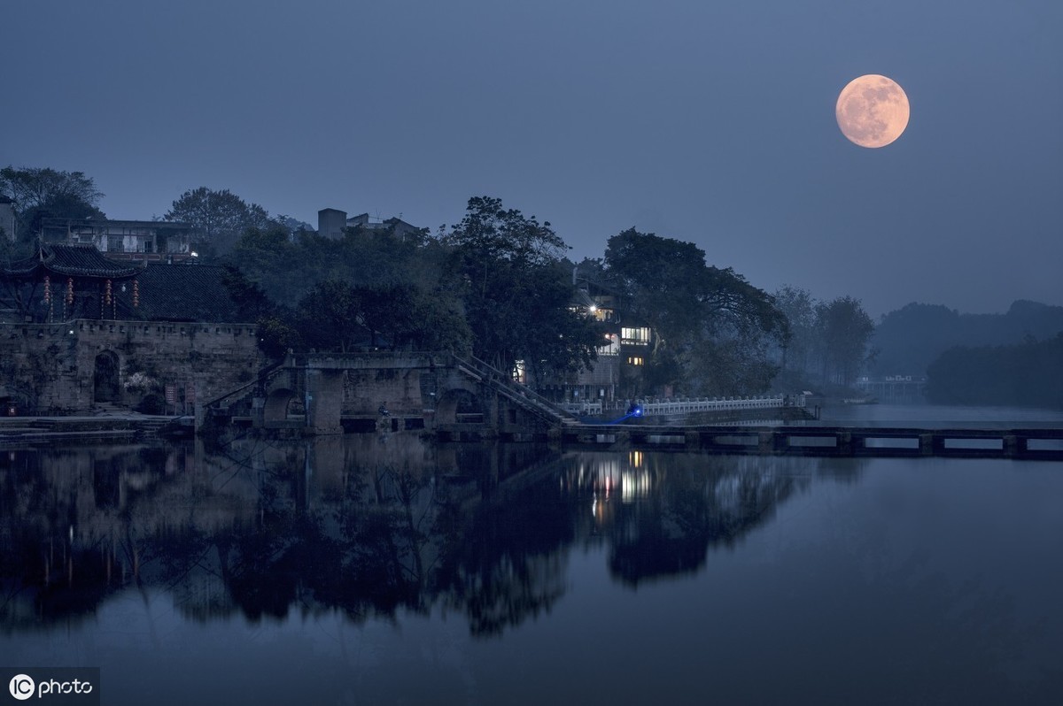 月夜景色描写图片