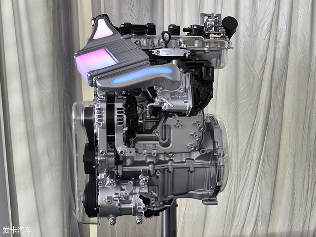 但新款发动机仍获得了奥托与阿特金森双循环,燃油缸内直喷,缸盖集成