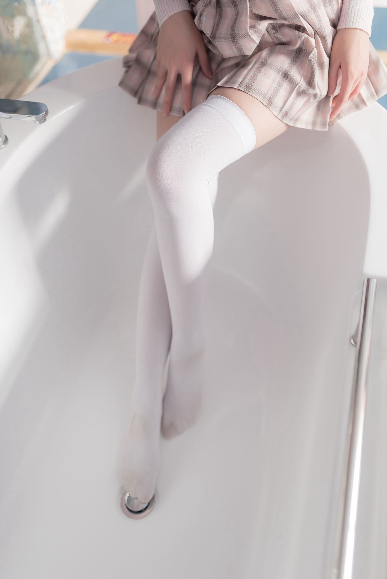 [风之领域] NO.087 浴室日系过膝白丝-番茄美图
