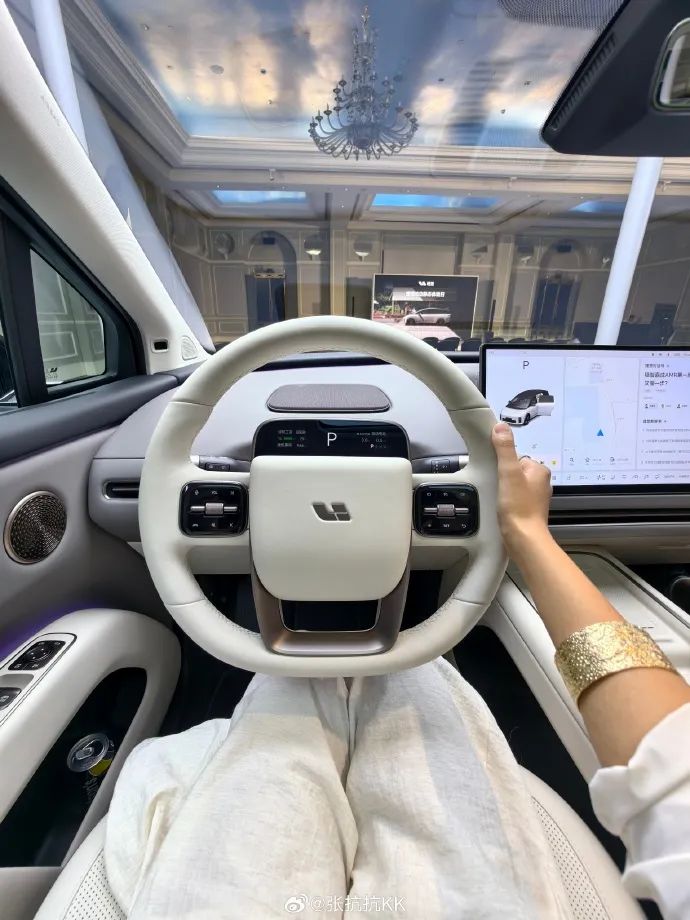 Subjective evaluation of the Ideal i8 interior - iMedia