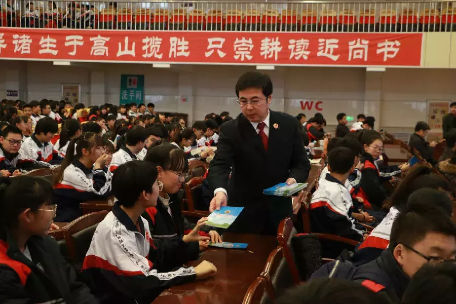 「国家宪法日」开讲座，举案例，说宪法……检察官们普法忙