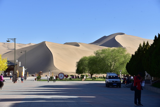 敦煌旅游必去景点,鸣沙山月牙泉