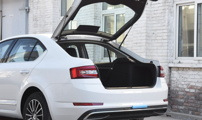 卡罗拉根本不能比,斯柯达明锐超大掀背空间,懂车才会买