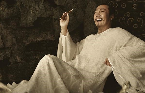 年轻时李白让李邕推荐他当官,因没名气被拒,李白:莫欺少年穷