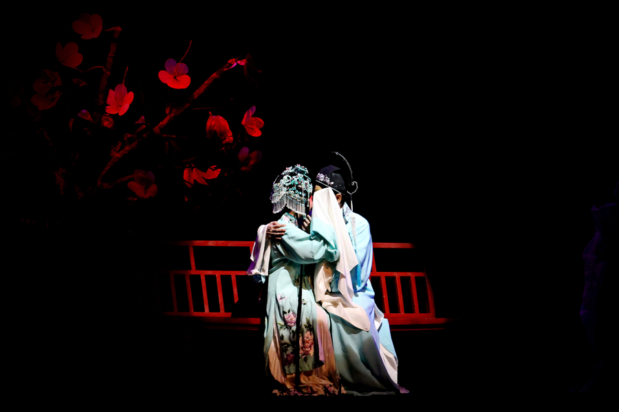 汤显祖《牡丹亭》的男女主人公分别是柳梦梅和( )_汤显祖说牡丹亭旨在