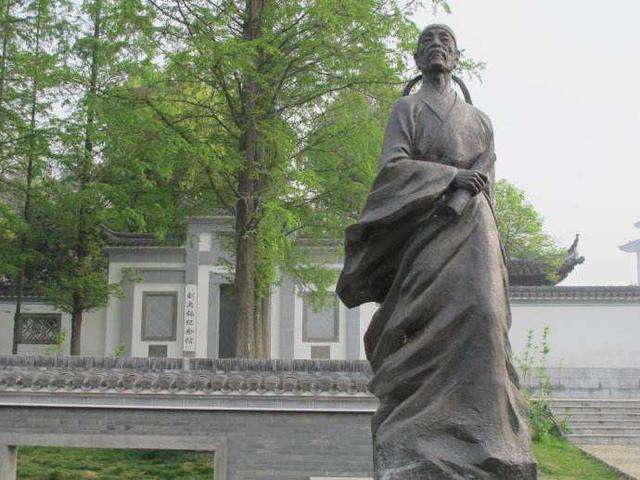 刘禹锡最著名的五律，豪放旷达，借古讽今，堪称咏史诗中的经典