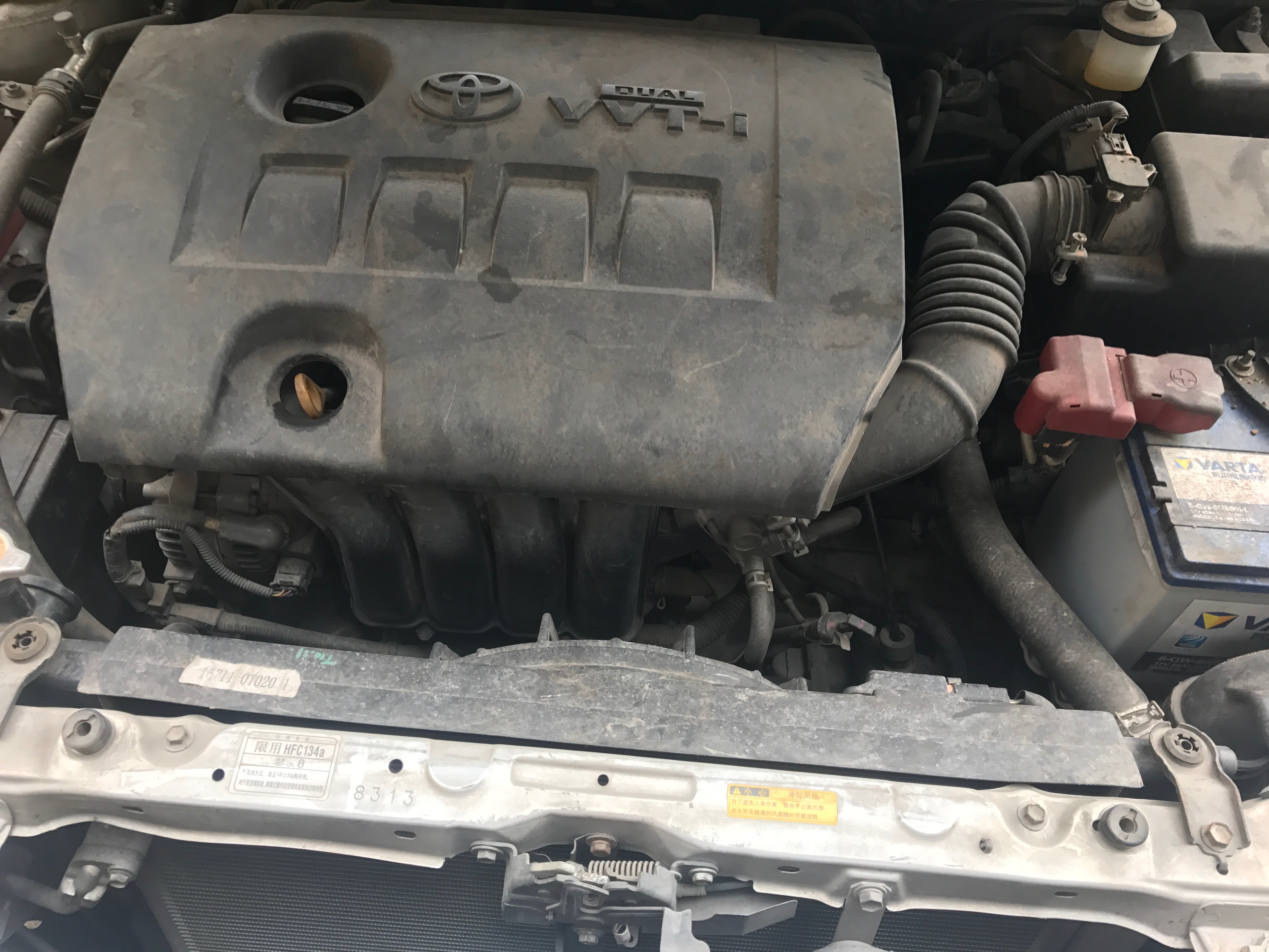 发动机舱机舱两遍叶子板梁完整,悬挂塔顶没拆过痕迹.