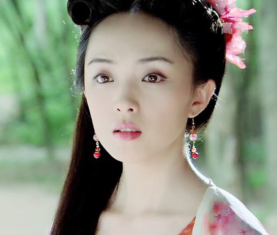 不过这部电视剧之中女配的颜值也是很高,特别是万玉枝,她自己是狐妖