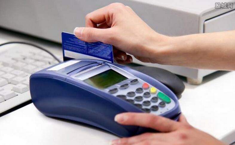 每次消费都把信用卡刷空，银行会对账户进行风控？
